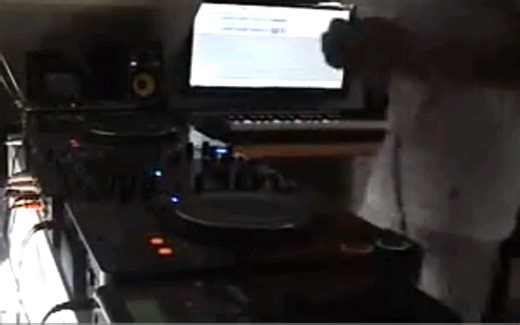 Martin Garrix在DJ Marty时期，在油管拍的个人打碟视频