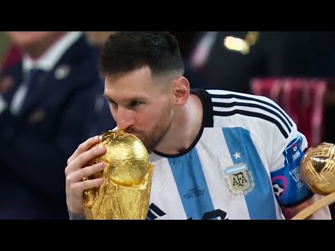 Lionel Messi Kissing the World Cup Trophy | English Commentary | World Cup Finals 2022 HD
