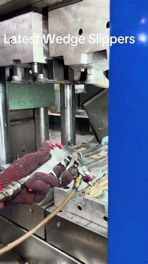 Latest Wedge Sandal Slippers.#clogs #shoes #slipper #wedgesandals #slide #footwear #shoefactory