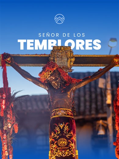 Cusco se detiene… y la fe recorre sus calles. ✝️ La procesión del Señor de los Temblores, patrón jurado de la ciudad, es una de las manifestaciones más profundas de la Semana Santa cusqueña. Entre cantos, incienso y flores de ñuccho, miles de fieles acompañan esta tradición que une historia, cultura y devoción. Vive Cusco a través de sus tradiciones. ✨ #cusco #semanasanta #tradicion #cultura #peru #viajes