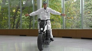 A self balancing bike with artificial intelligence by Honda unveiled at CES 2017. Totally rocks. | TechStorm | Facebook