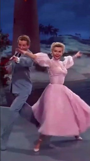Vera-Ellen and Danny Kaye in ‘White Christmas’ (1954)