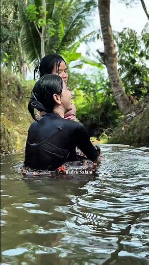 Ngintip janda lagi pada mandi🤩 #Gadisdesa #Jandadesa #pedesaansunda #fypviral