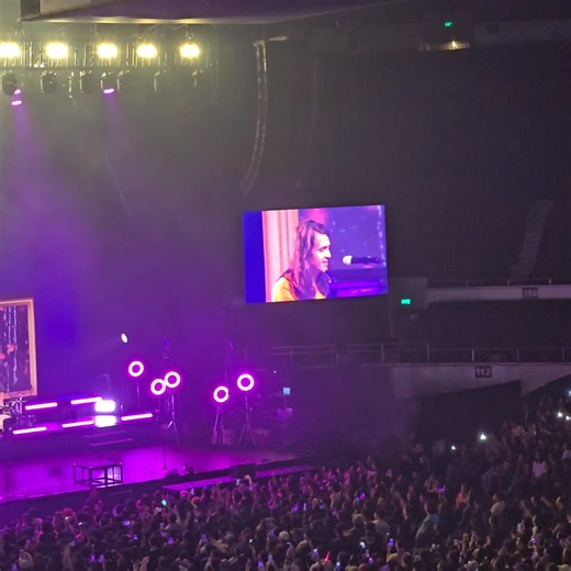 42K views · 1.7K reactions | Emotions run high as the crowd becomes a choir for Mayday Parade’s 'Miserable at Best. PULP Live World | Philippine Concerts | Facebook