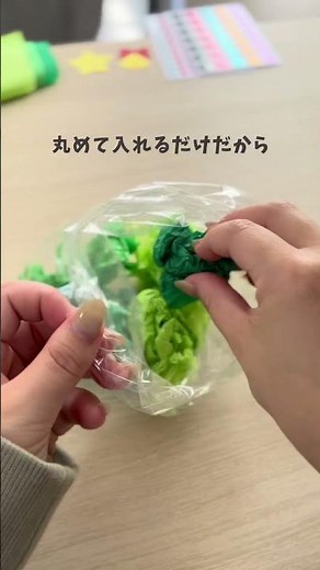 ビニール袋に丸めたお花紙を入れるだけ #shorts #レバウェル保育士 #保育製作 #クリスマス製作 #2歳児向け #12月製作