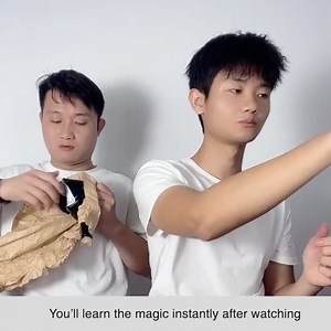 This magic trick is pure genius ✨🪄 and the best part? You’ll learn it instantly after watching! #MagicMoment #MindBlown | ShanghaiEye