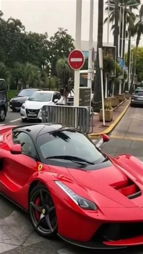 Ferrari LaFerrari – Rosso Corsa Majesty in the Showroom Glow