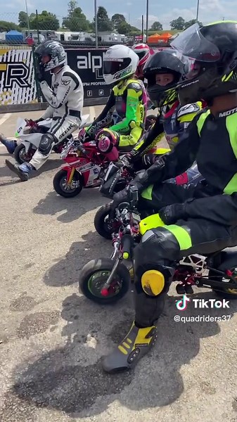 Carreras de Minimotos: Diversión y Competencia en Pista