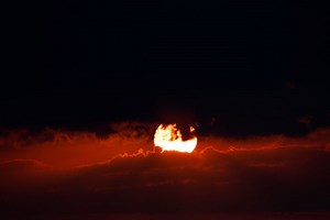 Israel: High-tech fabric brings shade and lighting to Tel Aviv - i24NEWS