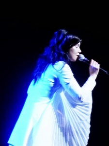 Björk's Immature Live Performance in Cambridge 1998