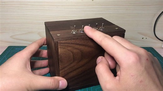 【无聊盒子】【boring box】纯手工自制，从木板打磨到代码程序。原创不易，还请多多支持！