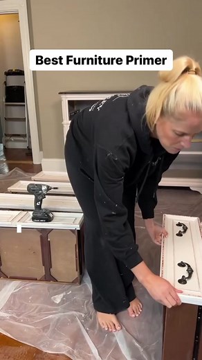 My favorite primer that I use for every furniture & cabinet painting project is Zinsser B-I-N shellac-base primer. This primer works so well I swear you could almost get away with not sanding, ALMOST, but I still reccomend prepping and sanding properly ☺️ What’s your favorite furniture primer? #justhaleyhomes #diyersofinstagram #bedroommakeover #furnitureprimer #zinsser #furnituremakeover #furnituremakeoverideas #diyer #diyers #diyhomeprojects #LifeOnTikTok #TikTokPartner