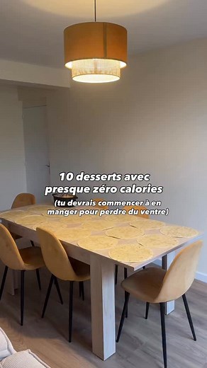 Si tu veux sécher, retiens une chose… Oui, il est possible de manger sucré à une seule condition… … que tu arrives à maintenir ton déficit calorique ! Voici donc 10 desserts avec (presque) 0 calories : 1️⃣ Gelée sans sucre (~10 kcal / portion) Goût sucré façon bonbon, zéro sucre. Parfait en fin de soirée. 2️⃣ Raisins congelés (~60 kcal / 100 g) Naturellement sucrés, rafraîchissants, et t’obligent à manger lentement. 3️⃣ Galette de riz cacao cannelle (~60 kcal) Un croustillant sucré qui donne l’i