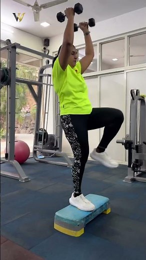 Step-ups meet reverse lunges! 😤 Combining power and balance to completely torch the legs. 🦾🔥