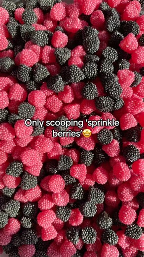 🫐✨It’s sprinkle berry scoopin time!✨🫐 #shorts