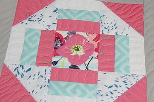 Free Motion Quilting on Block Crow's Nest | Sewcial Bee Sampler - The Little Mushroom Cap: A Quilting Blog