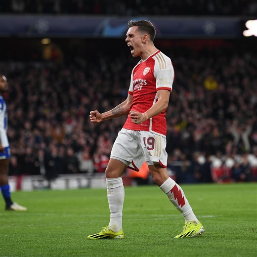 🤩 Perfect pass ⚡️ Clinical finish Another angle of Trossard's vital goal against Porto 🎥 | Arsenal