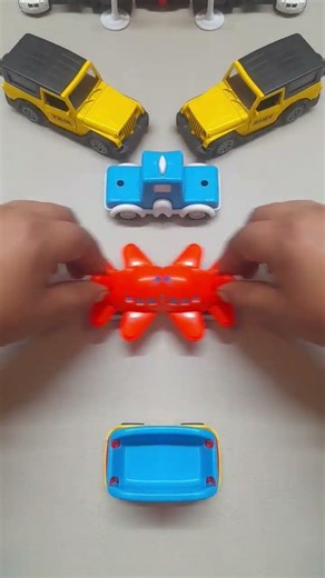 wow ✅️ great 👍 wark 👍 mini orange color airplane ✈️ vs blue 💙 color mini cartoon bus #wowhead #救急車