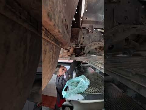 Isuzu Truck Diesel Engine Oil Change