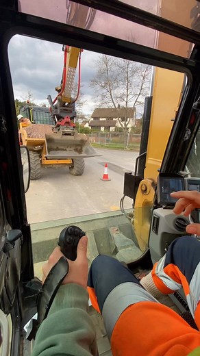 #SlayItWithGeorge #excavator #diggers #jarmandirtcraft #constructionlife #digger #tiltrotator #rototilt #construction