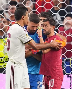 Rodri se discula con Bernardo Silva tras su fallo en la Copa Mundial
