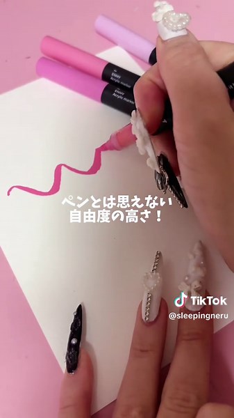 本日はENMY(@ENMY's shop )さんのアクリルマーカーを使ってアナログイラストに挑戦してみました✨ ENMYさんのマーカーは、カラーバリエーションが全80色と大変豊富で、グラデーションも簡単に作れることから細かい表現まで描けてとっても気に入っています💭🎀 さらに、手についても簡単に水で洗い流せるところが私的に推しポイントで、片付けもしやすいから気軽にお絵描きのモチベーションを上げることができちゃうんです✨ 皆さんもぜひENMYのアクリルマーカーでイラストを描いてみませんか？ . . #enmy #enmystyle #イラストレーター #アナログイラスト