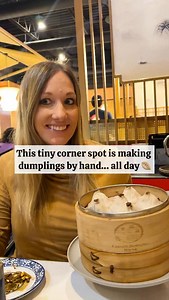 This might be the most fun dumpling house in Ohio 🥟 Don’t walk, run to the @cornerdumplinghouse in Cincinnati, Ohio for delicious handmade dumplings.🏃‍♀️ It’s not everyday you get to watch your food being made right in front of you. My daughter was obsessed with watching them make the dumplings. 👀 We got the truffle and the crab dumplings which were incredible! Don’t forget to use the dumpling sauce at the table. But wait…there is more! The menu is full of flavorful dishes such as Drunken Noo