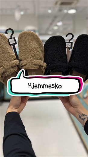 Hvad vil du kalde de nye: Hjemmesko? Futter? Tøfler? 🧸👀 #slippers #home #houseshoe #hjemmesko #normaldanmark