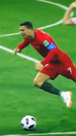 goal by ronaldo 😲 #ronaldo #crstianoronaldo #cr7 #short #shorts #fotball