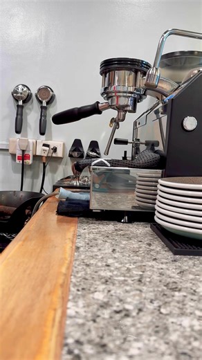 Another day in my life as a barista—busy, messy, pero masarap syempre!😉☕🔥 Here’s how your cup comes to life, one brew at a time.. Tara, samahan ninyo ako😘 .. #coffee #latteart #barista #coffeetime #coffeelovers #coffeeshop | Mae Bean