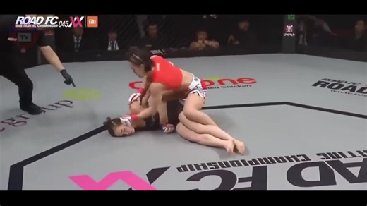 MMA最惨烈的女子KO，一拳砸中头部，仿佛灵魂出窍