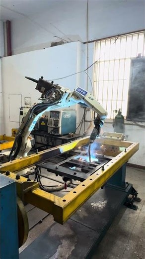 This production line uses automatic robotic arm welding. It can work 24 hours non-stop.#welding