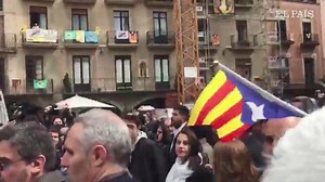126K views · 1.4K reactions | "Mala puta". "Fascistas de mierda". "Puta España". "Cachonda, guapa". Son algunas de las expresiones que decenas de concentrados han gritado a Inés Arrimadas y su equipo en Vic (Barcelona), durante un acto electoral de la líder de Ciudadanos en Cataluña https://bit.ly/2UrWYVA | El País | Facebook