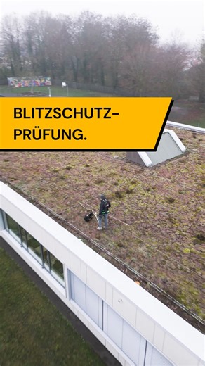 Verband Deutscher Blitzschutzfirmen on Instagram: "Blitzschutzprüfung an einer Schule 🏫 Für die Blitzschutzprüfung wurden als Erstes auf dem Dach der Schule die Fangeinrichtung überprüft und die Messstellen gemessen. Danach wurde im Inneren der Potenzialausgleich und der Überspannungsschutz überprüft. Im Rahmen der Prüfung sind verschiedene Mängel am Blitzschutzsystem festgestellt worden. Diese werden mithilfe von Fotos präzise dokumentiert und im Nachgang im Prüfbericht an den Kunden geschickt