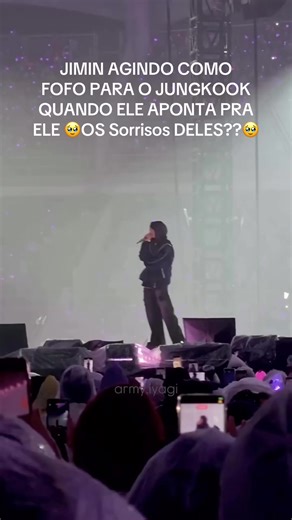 Jungkook apontou de forma provocadora para Jimin por causa da parte do agudo dele em