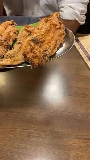 Delicious Bombay duck in Mumbai😍🔥Yeah, nomenclature aside, the fried Bombay duck is just pure magic. Btw, Which restaurant does the best Bombay duck according to you ? . #bombayduck #fishfry #streetfood #mumbaifood #foodreels #reelsindia #spiceitupwithsam . [Bombay Duck, Fried Fish, Street food, Best restaurants, Food recommendations, Food lover, Food Guide, New Delhi] | Spice It Up With Sam