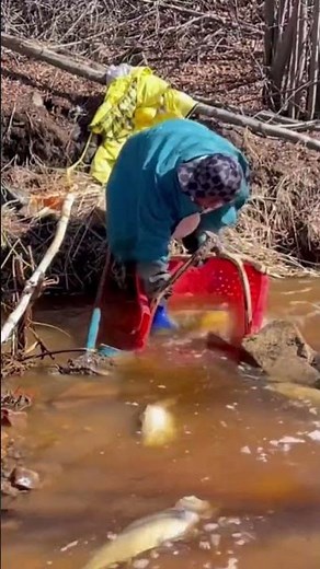 Dufis Amazing Survival Skills: Innovative Method of Fishing Through Ice in Extreme Winter