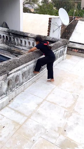 Pooja sri on Instagram: "Rakthapinjari rooyyy 🐍🐍busa kottastundi rooyyyy…..😂😂🤣……ending . . . . . . #viral #instagram #rakthapinjariroy #ending #telugufunnymemes"