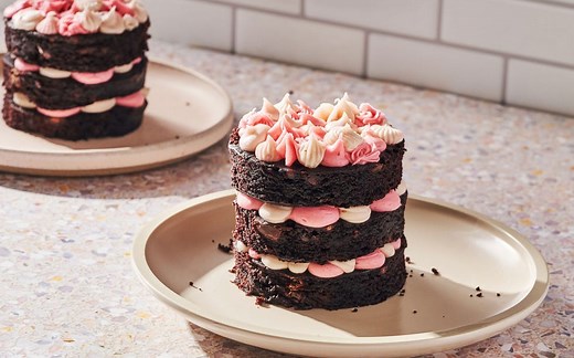 Mini Chocolate Raspberry Cake Is Perfect For Your Sweetheart