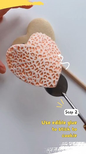 🐆🍪 Step into the wild with our Leopard Print Silicone Mould! This high-quality tool makes cake and cookie decorating a breeze, enabling you to fashion a sophisticated and stylish leopard print effect. Perfect for animal and jungle themes, or just to add a bit of fun to your baking. Get ready to impress with incredibly detailed results every time! 🛍 Get 10% OFF this mould on our website now. 🐆🍪 Leopard Print Cookies by @bibbidibakeco . . . #katysuedesigns #katysuemoulds #katysuemolds #madein
