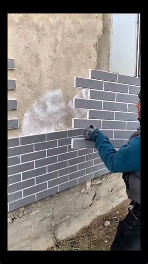 Real Engineerings | Engineering & Technology & Gadgets & DIY on Instagram: "Flexible Stone Technology: The Future of Architectural Facades! 🧱✨ ​Witness the incredible speed and efficiency of installing Modified Clay Material (MCM) flexible brick tiles! This innovative material transforms a plain wall into a classic aesthetic without the heavy lifting and slow process of traditional masonry. ​The Innovation of Soft Porcelain (MCM) ​This process represents a leap forward in architectural finishin