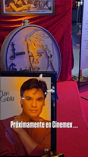 El concierto remasterizado Juan Gabriel: Mi Primer Bellas Artes se estrena este viernds en @cinemex