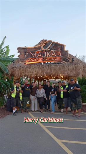 Mauka Warriors Luau on Instagram: "Mele Kalikimaka 🎄 Sending you love, light, and aloha this Christmas! #maukawarriorsluau #visithawaii #travelhawaii #culture #oahu"
