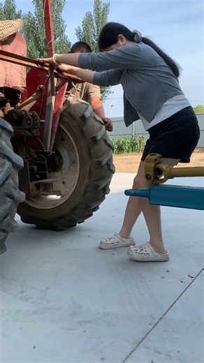 tractor pulled installing system with manure spreading machine#farmequipment