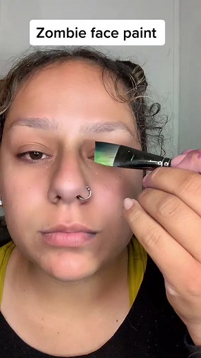 I always enjoy face painting a zombie! Whoever came up with this design is genius. #nashvillefacepainter #facepainttok #facepainttutorial #facepainter #artistsoftiktok #zombiefacepaint