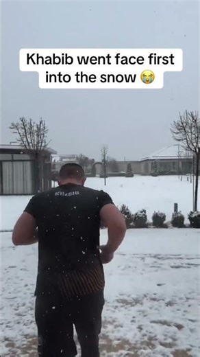 Khabib doesn’t feel cold 😂 (via khabib_nurmagomedov/IG)