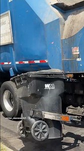 Republic service rapid rail picking up WM 96 universal! #garbagetruck #garbage #republicservices