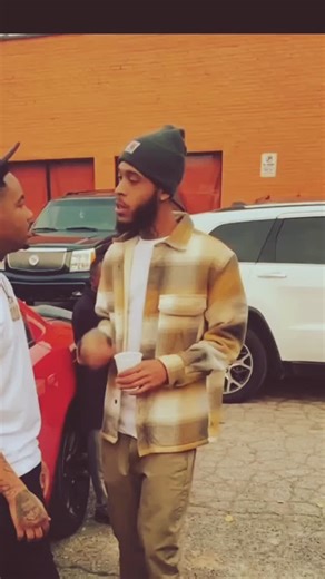 Ceno on Instagram: "Follow @cenowtf for more! 日本利用压电瓷砖将脚步转化为电能。 这些瓷砖捕捉来自你脚步的动能。当你行走时，你的重量和动作会对瓷砖产生压力。瓷砖会轻微弯曲，从而产生机械应力。瓷砖内部的压电材料将这种应力转化为电能。每一步都会产生少量电荷，而数百万步结合在一起就能产生足够的电力来驱动 LED 灯、数字显示屏和传感器。在像涩谷车站这样繁忙的地方，每天大约有 240 万个脚步为这一系统作出贡献。这些电能可以被储存或立即使用，从而减少对传统电力来源的依赖，并支持可持续的城市基础设施。这种方法将日常运动转化为实用的可再生能源。 #日本 #知识 #事实 #你知道吗 #推荐 #科技 #创新 #历史 #技术 #实验 #热门 日本利用压电瓷砖将脚步转化为电能。 这些瓷砖捕捉来自你脚步的动能。当你行走时，你的重量和动作会对瓷砖产生压力。瓷砖会轻微弯曲，从而产生机械应力。瓷砖内部的压电材料将这种应力转化为电能。每一步都会产生少量电荷，而数百万步结合在一起就能产生足够的电力来驱动 LED 灯、数字显示屏和传感器。在像涩谷车站这样繁忙的地方，每天大约