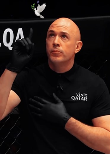 Olivier Coste ชูนิ้วขึ้นฟ้าถึงใคร 🕊️🤍 #onelumpinee #มวยไทย #เปาป้อมวัชรินทร์ #การิว #โอลิเวียร์คอสต์