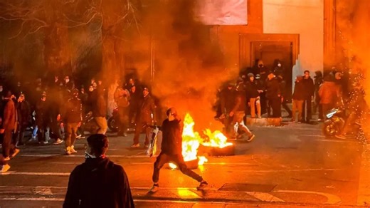 Iran Currency Hits Rock Bottom: Iranian Rial Completely Collapses Against Euro, US Dollar